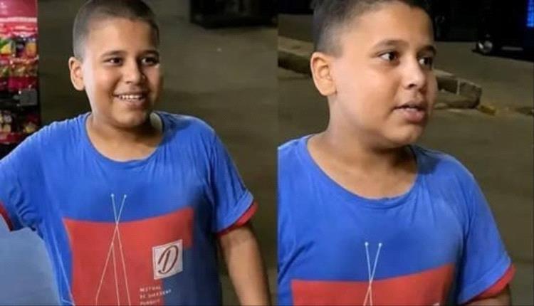 طفل مصري يشغل السوشيال ميديا.. بلغاته وتفاعله مع السياح