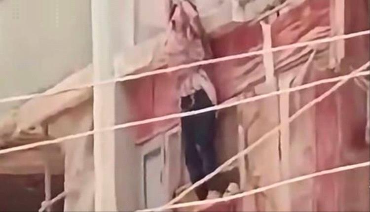 فيديو يفجر غضباً في مصر.. طفلة تلقي بنفسها من الطابق الرابع هرباً من بطش والدها