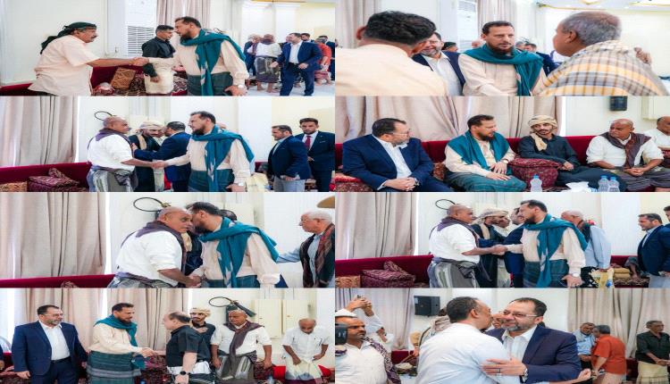 محافظ العاصمة عدن ووزير الكهرباء يؤديان واجب العزاء لأسرة المستشار سعيد ظيفير