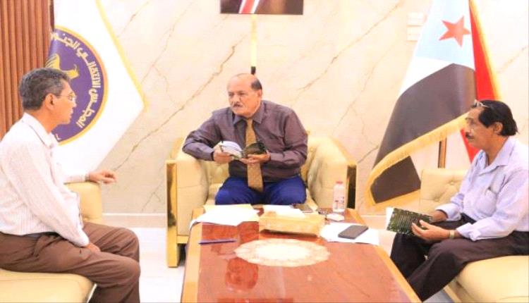 هرهرة يشيد بالمنجز الأدبي للدكتور جنيد ويبارك صدور ديوانه الجديد
