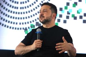 خبير إيطالي: استنزاف الجيش الأوكراني صار يعني حبل المشنقة لزيلينسكي