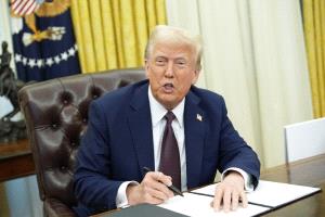 ترامب يوقع أمرا تنفيذيا جديدا بشأن لقاحات الأطفال