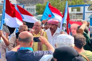 حرب الخدمات في الجنوب.. سياسة التركيع التي تهشّمت أمام الإرادة الشعبية