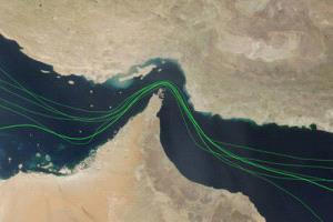 مصدر مقرب من فريق التفاوض الإيراني يكشف لـRT أطراف المفاوضات بشأن الترتيبات المستقبلية في مضيق هرمز