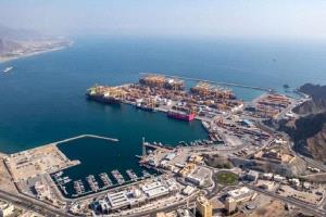 الإمارات.. ميناء خورفكان يستعد لاستقبال أكبر شحنة سيارات صينية