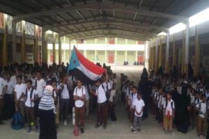 تصعيد خطير.. مأمور المنصورة هاني اليزيدي يمنع النشيد الجنوبي في مدارس المديرية