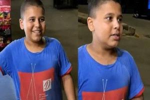 طفل مصري يشغل السوشيال ميديا.. بلغاته وتفاعله مع السياح