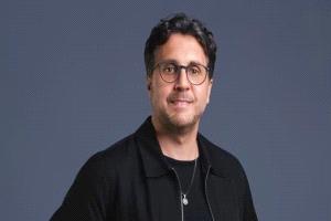 هشام ماجد عن مسرحية "خيال مريض": تجمع الضحك والإنسانية