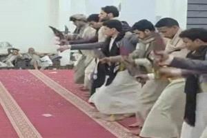 الحوثيون يحولون مساجد بصنعاء إلى ساحات للرقص وتعاطي القات في احتفالات المولد
