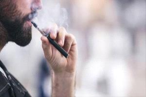 من تلف الرئتين إلى السرطان.. 5 أضرار خطيرة للتدخين الإلكتروني