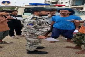 خفر السواحل يواصل حملة "سلامتك تهمنا" في شواطئ عدن
