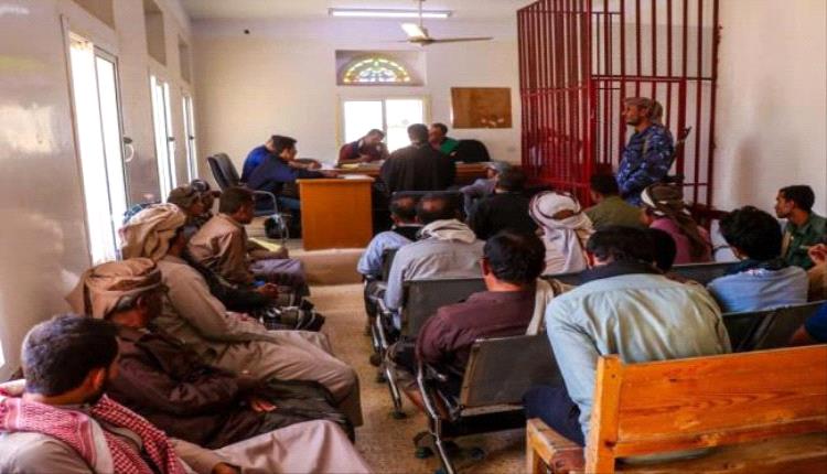 المحكمة العسكرية بشبوة تصدر حكمين في قضيتي قتل واختلاس عتاد عسكري
