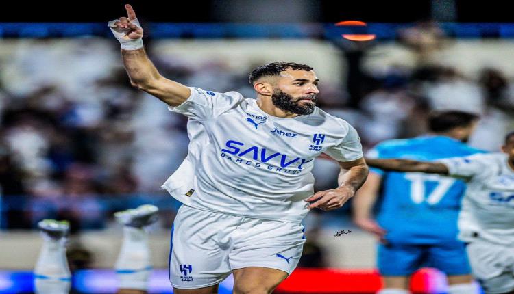 في ليلته الزرقاء الأولى مع الهلال..