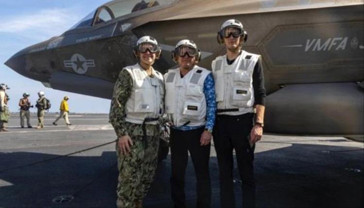 كوشنر وويتكوف يزوران حاملة الطائرات الأمريكية في بحر العرب