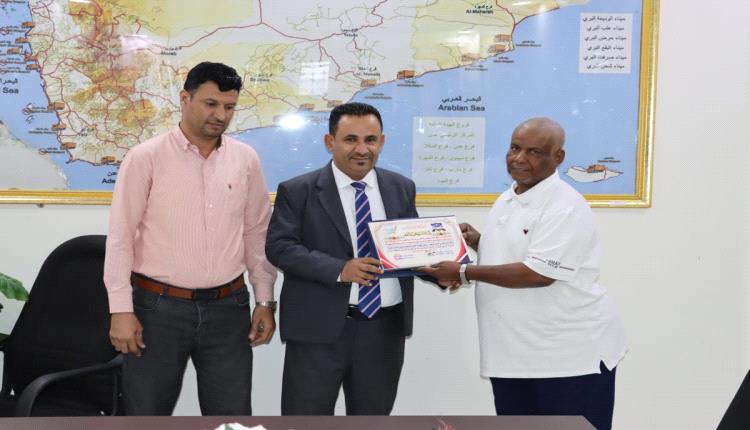 اشتراكي الشيخ عثمان ونادي المجد يكرمان رئيس هيئة النقل البري 