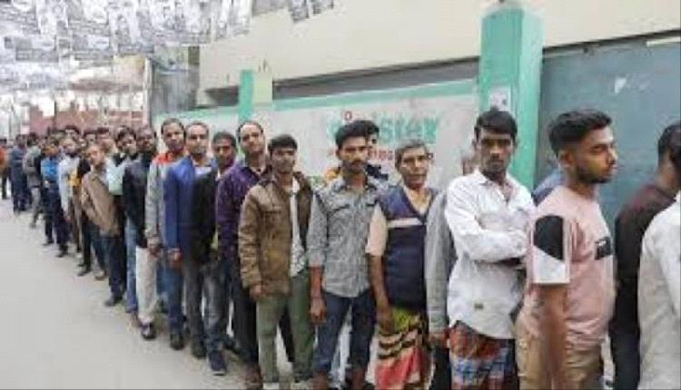 الناخبون يتوجهون إلى مراكز الاقتراع في بنغلادش في أول انتخابات بعد الإطاحة بحسينة