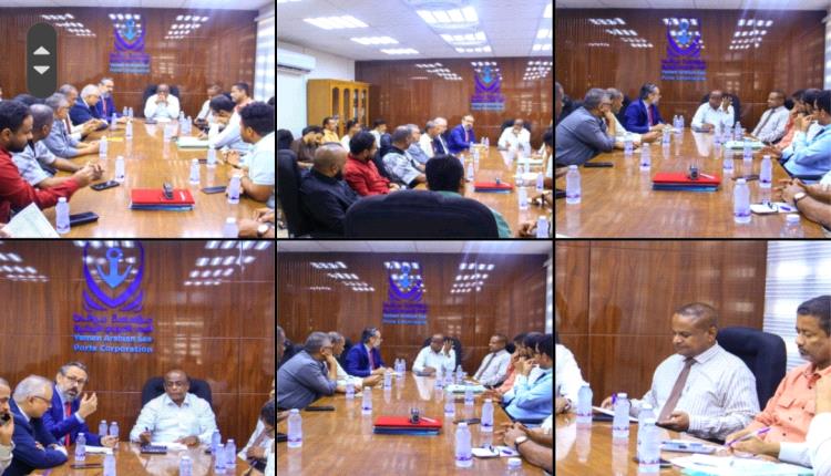 الرباكي يترأس اجتماعاً موسعاً بميناء المكلا مع الوكالات الملاحية وبحضور ممثل البنك الدولي في مصلحة الجمارك