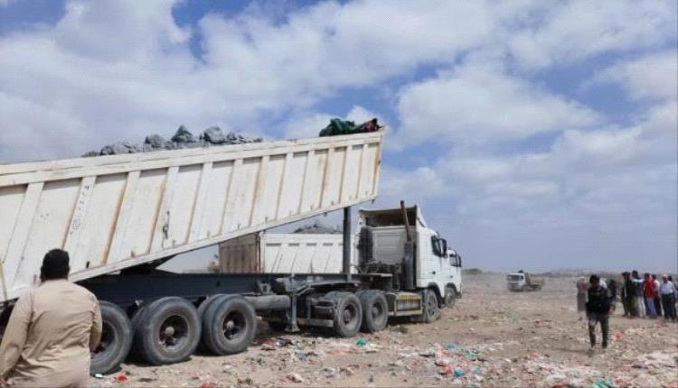 إتلاف 300 طن من الكلنكر في عدن بقرار قضائي ضمن إجراءات حماية المستهلك
