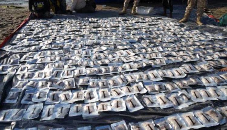 قوات العمالقة تضبط 450 ألف قرص كبتاجون وطاقم تهريب قبالة باب المندب