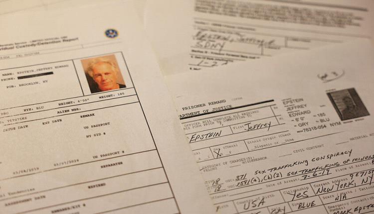 واصل جرائمه 13 عاما بـ3000 دولار.. كيف تم اعتقال جيفري إبستين أول وثاني مرة؟