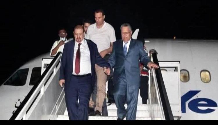 في ظلام دامس من مطار عدن الدولي نزلوا قبل قليل بن دغر وسلطان البركاني