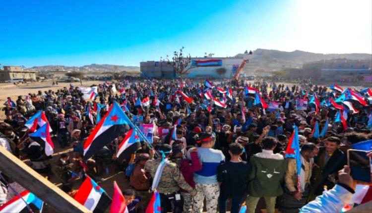 بدء توافد الحشود إلى ساحة مليونية الثبات والصمود بالضالع
