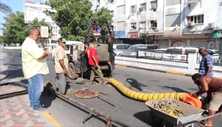حملة طارئة لإصلاح شبكات الصرف الصحي في عدد من المديريات بالعاصمة ..