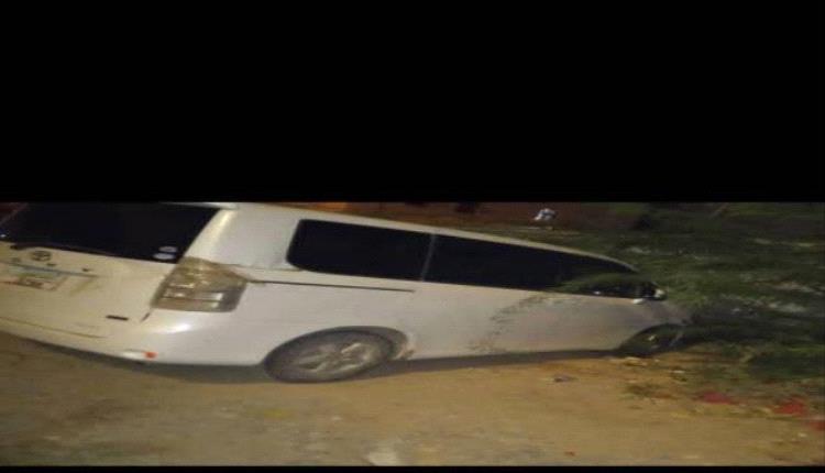 أمن العاصمة عدن يضبط باص مسروق ويلقي القبض على الجناة