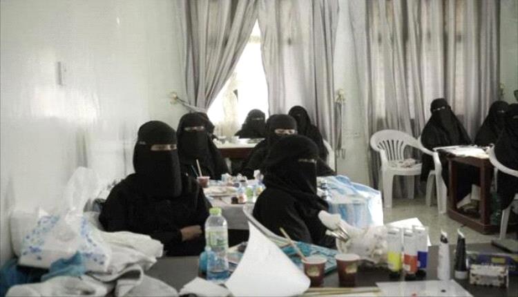 انطلاق دورة تدريبية للرسم على القماش ضمن مشروع «ألوان سقطرى»
..