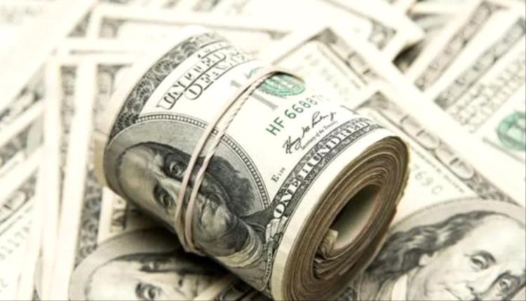 توقعات بتراجع الدولار 10% حال تسريع وتيرة خفض الفائدة