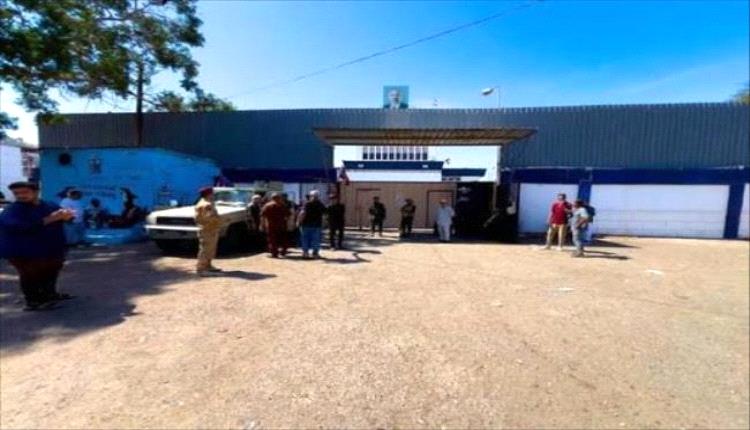 إغلاق المقرات.. إعلان حرب على إرادة الجنوب