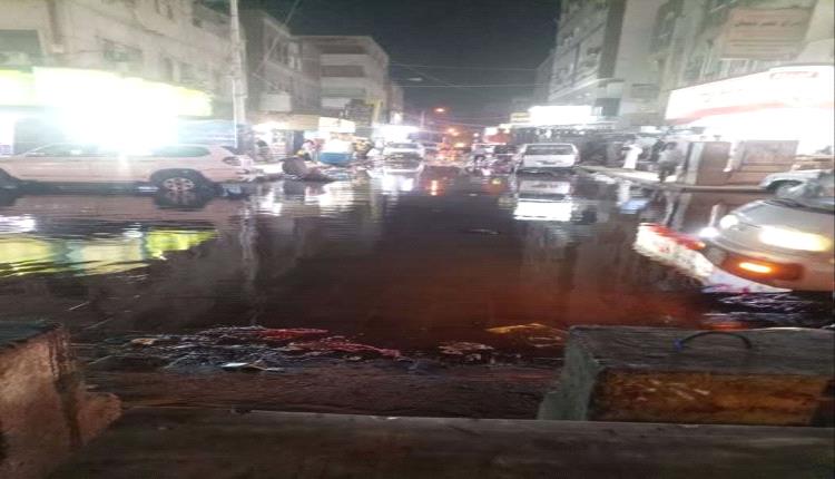 الكشف عن سبب طفح المجاري في مديرية الشيخ عثمان بعدن!