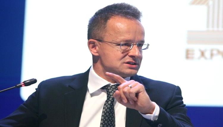 "المعركة كبيرة والجميع متعطش لدمائنا".. سيارتو يتحدث عن اجتماع وزراء خارجية الاتحاد الأوروبي اليوم