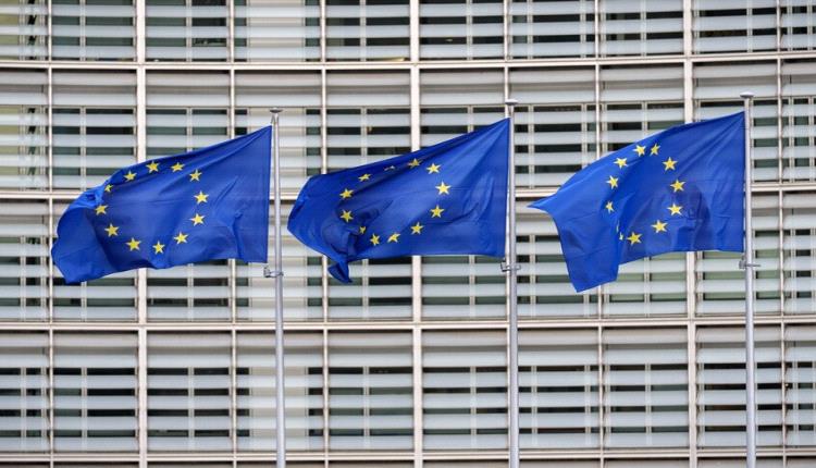 الاتحاد الأوروبي يهدد بتعليق الاتفاق التجاري مع واشنطن