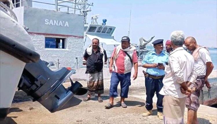 خفر سواحل شبوة تتسلم زورقًا حديثًا لتعزيز الأمن البحري