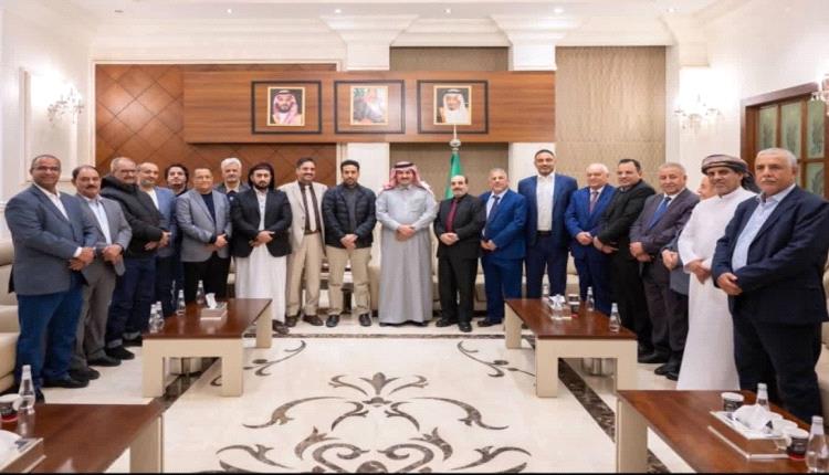 مصادر: اللجنة السعودية الخاصة تلزم قادة جنوبيين محتجزين بالرياض بإحضار عائلاتهم وسط قيود مشددة على السفر