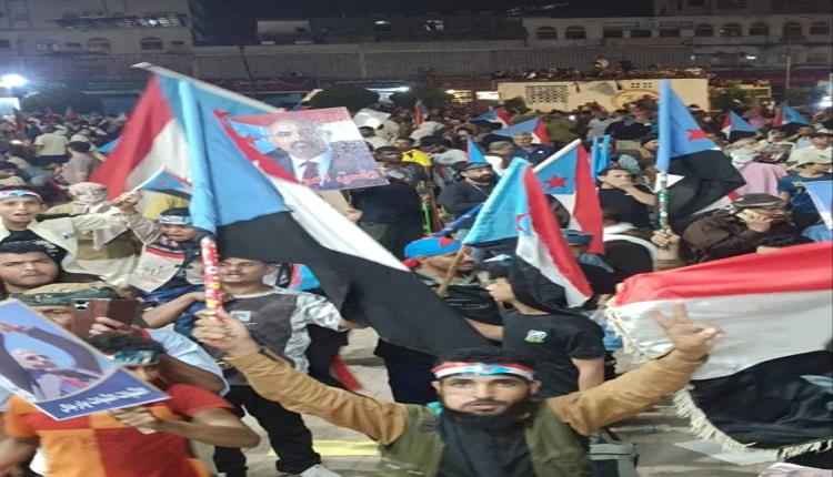 ساحة العروض تكتظ بحشود المتظاهرين قبيل انطلاق مليونية القرار