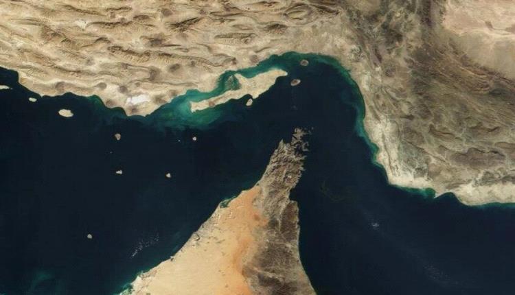 "رويترز" نقلا عن مسؤول أوروبي: الحرس الثوري الإيراني يبلغ السفن بأن المرور من مضيق هرمز "ممنوع"