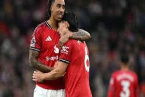 يونايتد يحكم قبضته على المركز الرابع بفوزه 2-صفر على توتنهام