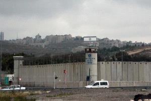 سجن عوفر الإسرائيلي يحرم الأسرى الفلسطينيين من الأذان والصيام مع بداية رمضان