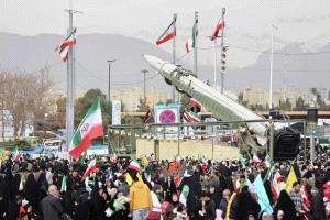 الكرملين يدعو لإعلاء الدبلوماسية في ملف إيران وسط تعزيز عسكري أمريكي في المنطقة