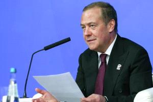 مدفيديف: روسيا ابتكرت نماذج فريدة من الأسلحة لا مثيل لها في العالم