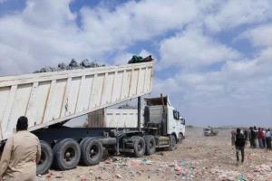 إتلاف 300 طن من الكلنكر في عدن بقرار قضائي ضمن إجراءات حماية المستهلك
