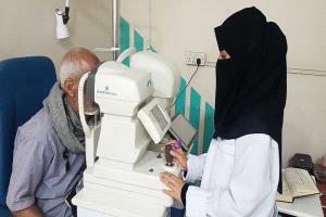 مدير صحة الشيخ عثمان يدشن المخيم الطبي المجاني لجراحة العيون في مستوصف العين التخصصي