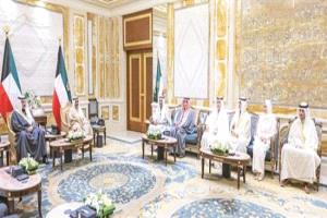 الكويت.. الوزراء الجدد يؤدون اليمين الدستورية أمام الشيخ مشعل الصباح