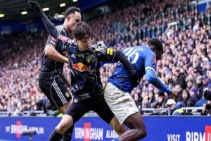 ليدز يفوز بركلات الترجيح على برمنجهام ليتقدم في كأس الاتحاد الإنجليزي
