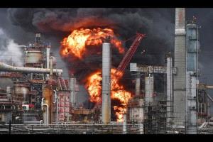 حريق هائل يندلع بمصفاة نفط في كوبا