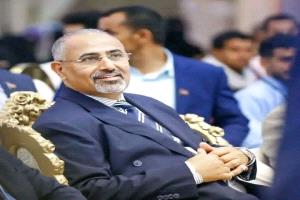 سيظهر قريبا، وسط شعبه وجنوده ورجاله 