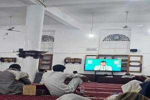 تحويل مساجد صنعاء إلى "مجالس مقيل" لمتابعة خطابات الحوثي