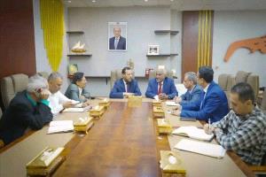 محافظ عدن ووزير الإدارة المحلية يبحثان تحديث المنظومة الإدارية